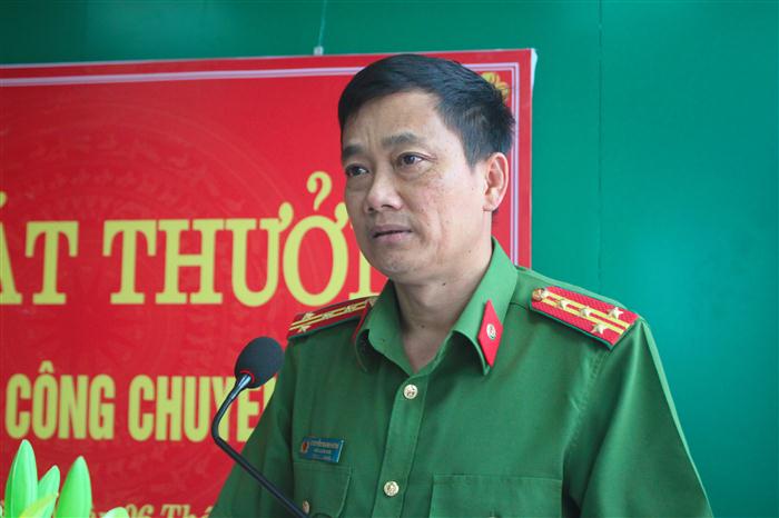 Đồng chí Đại tá Nguyễn Mạnh Hùng phát biểu tại lễ trao thưởng