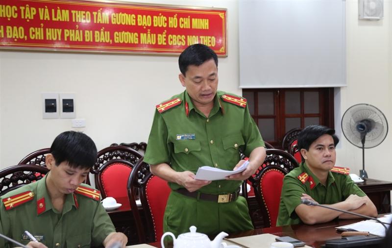 Đồng chí Đại tá Nguyễn Mạnh Hùng, Phó Giám đốc Công an tỉnh góp ý tại hội thảo.