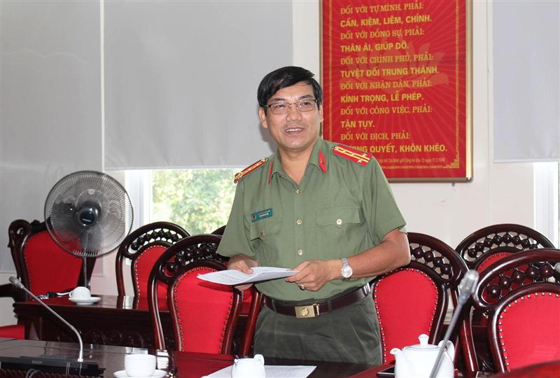 Đại tá Lê Khắc Thuyết, Phó Giám đốc Công an tỉnh phát biểu một số ý kiến góp ý Dự thảo Luật bảo vệ bí mật Nhà nước.