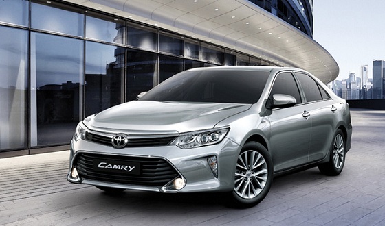 Toyota Camry phiên bản mới với nhiều nâng cấp về nội, ngoại thất và có giá rẻ hơn khá nhiều so với phiên bản cũ.