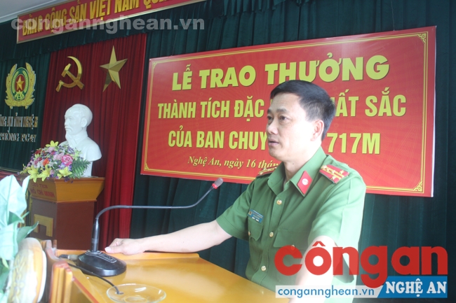 Đồng chí Đại tá Nguyễn Mạnh Hùng - Phó Giám đốc Công an tỉnh phát biểu tại lễ trao thưởng
