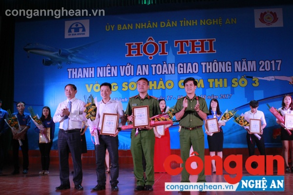 Đội tuyển Sở GTVT và Cảnh sát PCCC tỉnh đồng giải Nhì