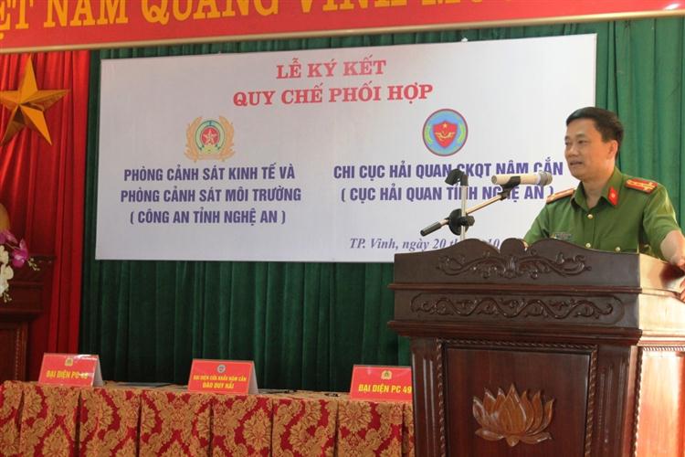 Đại tá Nguyễn Mạnh Hùng, Phó Giám đốc Công an tỉnh phát biểu tại lễ ký kết quy chế phối hợp