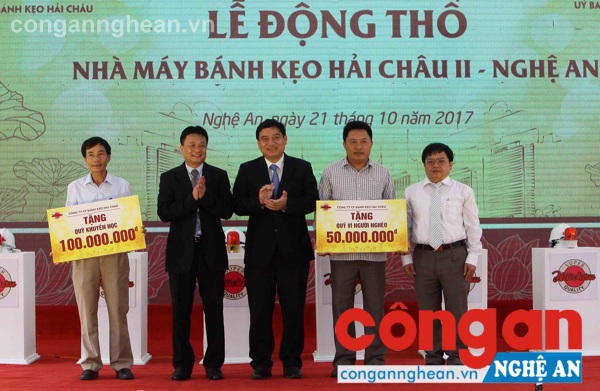 Công ty CP bánh kẹo Hải Châu trao tặng Quỹ vĩ người nghèo và quỹ Khuyến học TX Hoàng Mai