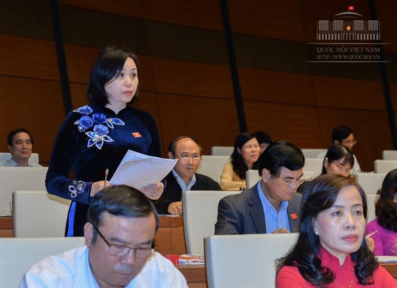 Đại biểu Quốc hội Cao Thị Xuân- tỉnh Thanh Hoá phát biểu ý kiến tại hội trường