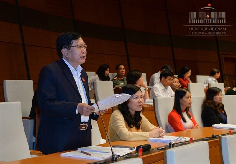 Đại biểu Quốc hội Cao Đình Thưởng – tỉnh Phú Thọ phát biểu tại Hội trường