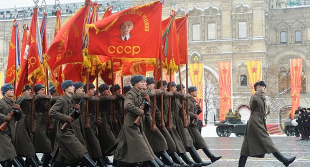 Nước Nga tái hiện lại cuộc diễu binh lịch sử trong Cách mạng tháng 10