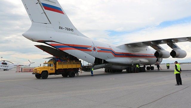 Máy bay vận tải Nga chở hàng cứu hộ sang Việt Nam