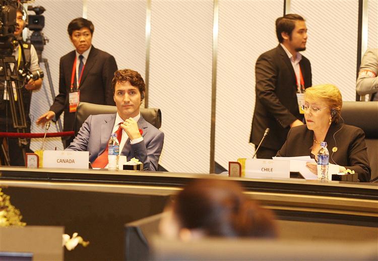 Thủ tướng Canada Justin Trudeau và Tổng thống Chile Michelle Bachelet tham dự phiên họp.