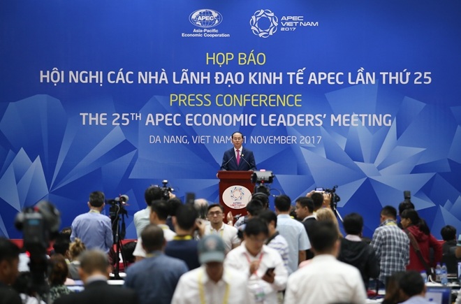 Đông đảo báo giới có mặt tại buổi họp báo về kết quả Hội nghị cấp cao APEC.