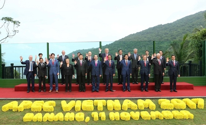 Các nhà lãnh đạo APEC tại phiên chụp ảnh chung. Ảnh: VNA