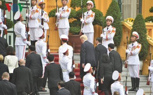 Sau lễ đón, Chủ tịch nước Trần Đại Quang hội đàm với Tổng thống Donald Trump