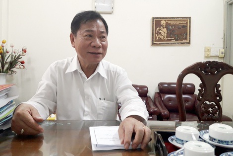 Ông Lê Hoài Trung, Phó Giám đốc Thường trực Sở Nội vụ TP. Hồ Chí Minh cho rằng việc bỏ điều kiện hộ khẩu trong tuyển dụng sẽ đảm bảo những người không có hộ khẩu được tuyển dụng một cách công bằng.