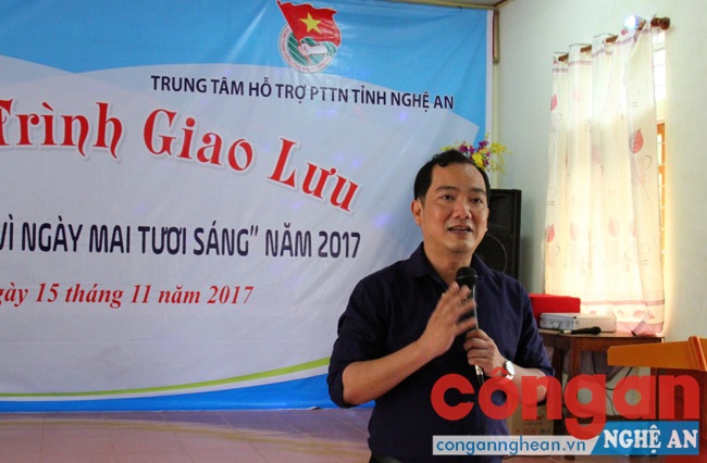 180 học viên của trung tâm được lắng nghe bài giảng về cách yêu thương cuộc sống của thầy Phan Thanh Hổ