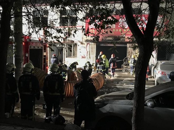 Sau gần 3 giờ, cảnh sát PCCC Bắc Kinh đã dập tắt đám cháy. Ảnh: Tân Hoa