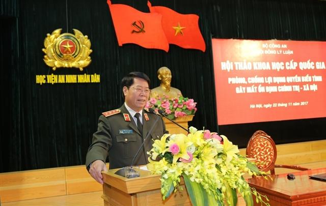 Thứ trưởng Bùi Văn Nam phát biểu tại Hội thảo.