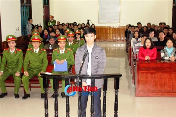 Nguyễn Văn Hóa tại phiên tòa sáng nay (ảnh: Báo Hà Tĩnh)