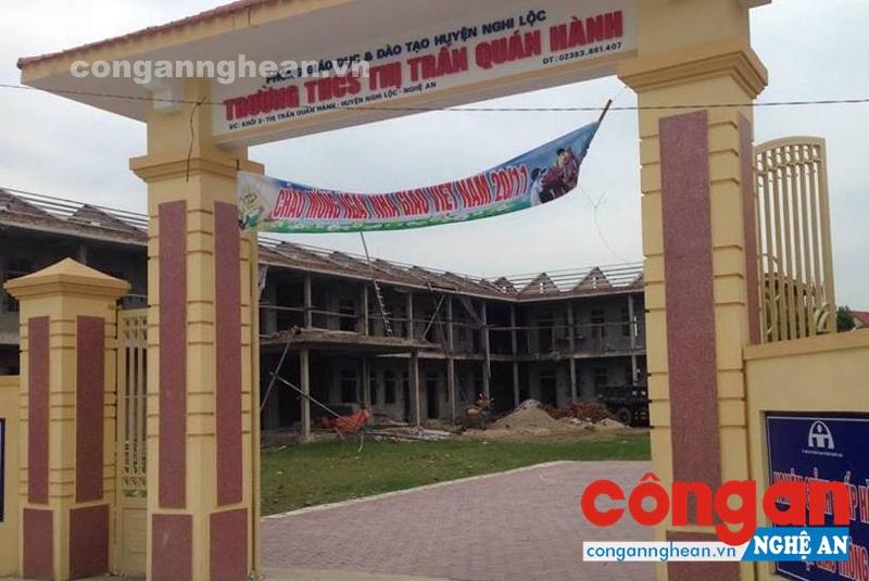 Trường THCS thị trấn Quán Hành, huyện Nghi Lộc thừa Phó Hiệu trưởng do huyện tự tăng số lượng cán bộ quản lý