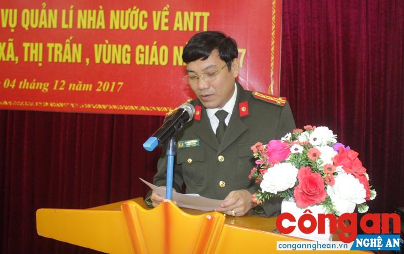Đồng chí Đại tá Lê Khắc Thuyết, Phó Giám đốc Công an tỉnh phát biểu tại buổi khai giảng.
