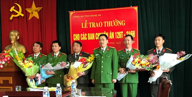 Công an phường Hà Huy Tập và phòng nghiệp vụ được lãnh đạo Công an tỉnh khen thưởng vì thành tích khám phá liên tiếp 2 chuyên án lớn về mua bán trái phép chất ma túy