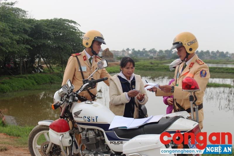 Đội Cảnh sát Giao thông - Trật tự - Cơ động Công an huyện Đô Lương tăng cường tuần tra, kiểm soát trên địa bàn