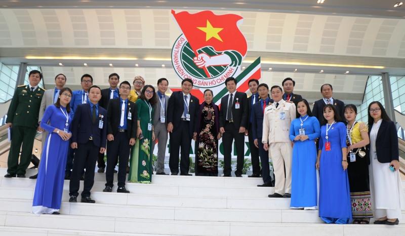 Lãnh đạo Trung ương chụp ảnh lưu niệm với Đoàn đại biểu tỉnh Nghệ An dự Đại hội
