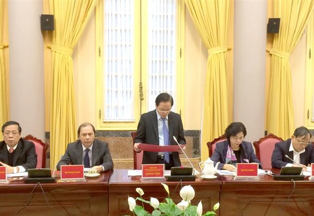 Phó Chủ nhiệm Thường trực Văn phòng Chủ tịch nước Giang Sơn đã công bố Lệnh của Chủ tịch nước đối với 6 luật. Ảnh: VGP/Nguyễn Hoàng