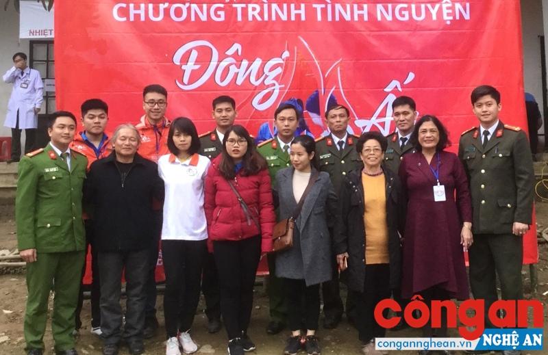 Chương trình tình nguyện “Đông ấm” do tuổi trẻ Công an tỉnh phối hợp thực hiện tại huyện Tương Dương (tháng 12/2017)