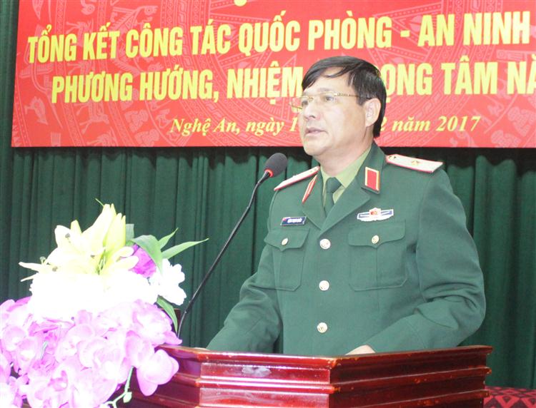Đồng chí Thiếu tướng tướng Đặng Trọng Quân, Phó Tư lệnh, Tham mưu trưởng Quân khu 4 phát biểu chỉ đạo Hội nghị.