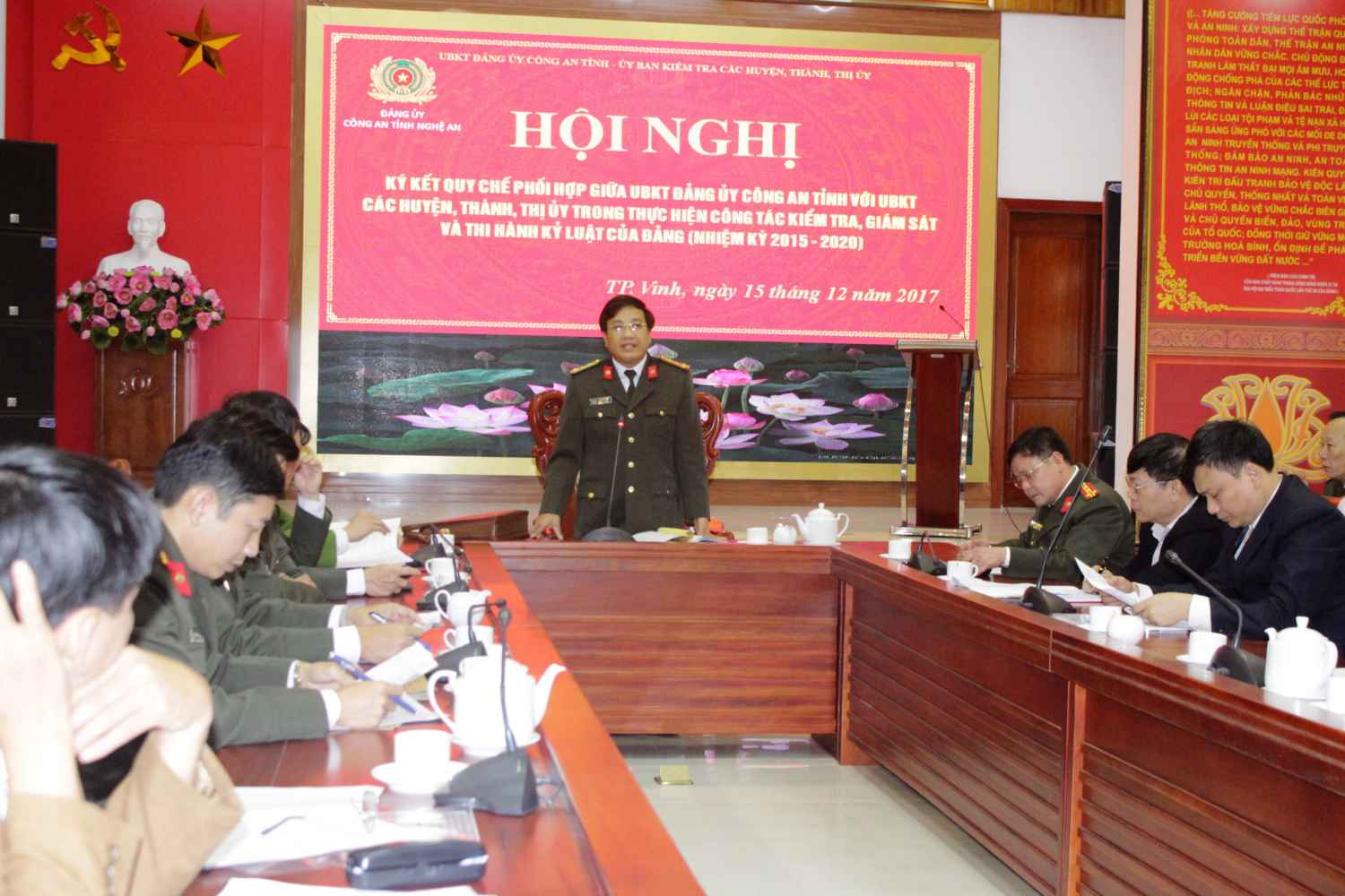 Đồng chí Đại tá Hồ Văn Tứ phát biểu tại Hội nghị.