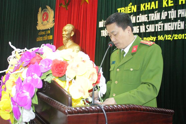 Đại tá Nguyễn Mạnh Hùng, Phó Giám đốc Công an tỉnh phát biểu chỉ đạo nhiệm vụ trọng tâm đối với Công an TP Vinh.
