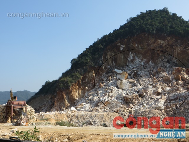 Hàng trăm mét khối đá đổ sập tại mỏ đá của Công ty CP Á Châu, khiến 3 người thương vong
