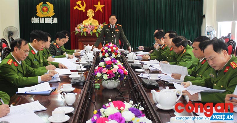 PGS.TS, Đại tá Nguyễn Hữu Cầu, Giám đốc Công an tỉnh chủ trì Hội nghị.