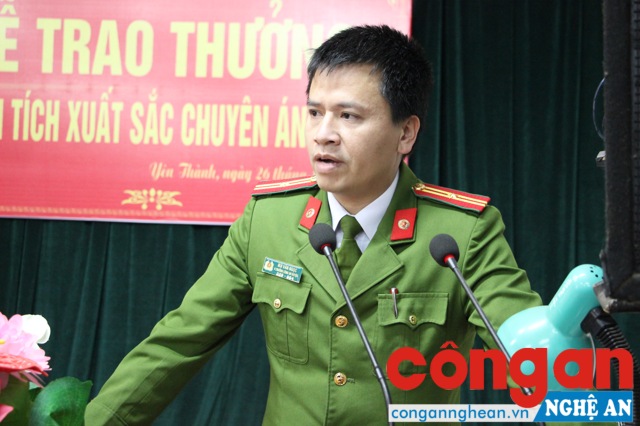 Thiếu tá Bùi Văn Ngọc - Phó Trưởng Công an huyện Yên Thành báo cáo một số nét chính về chuyên án 112PN