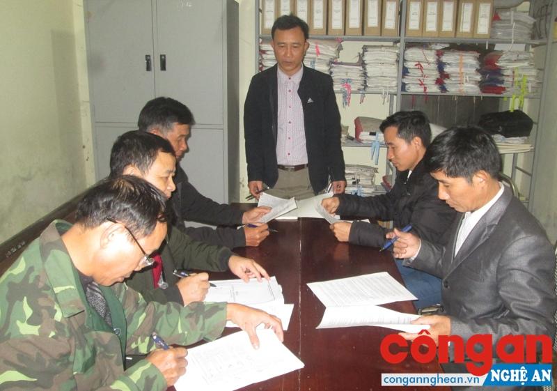 Ban hòa giải xã Trù Sơn, huyện Đô Lương tiếp nhận hồ sơ tham gia vụ hòa giải tại cơ sở