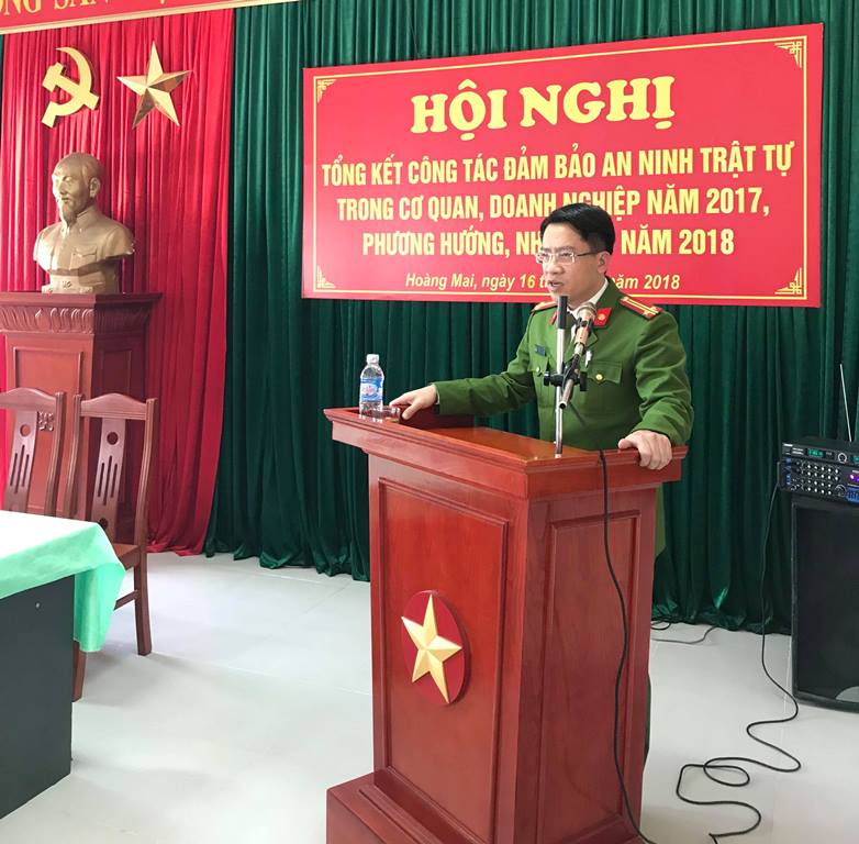 Đ/c Trung tá Nguyễn Bình Hà, Trưởng Công an thị xã  kết luận tại hội nghị
