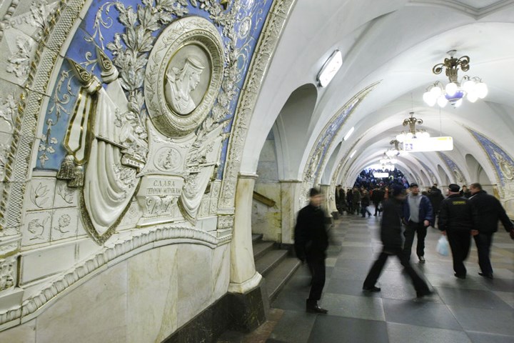 Hành khách đi lại tấp nập tại ga Taganskaya.
