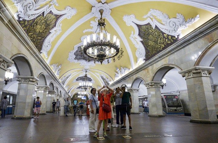 Khám phá vẻ đẹp lộng lẫy như cung điện của ga tàu điện ngầm Moscow