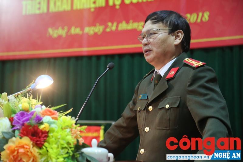 Đồng chí Đại tá Nguyễn Đình Dung, Phó Giám đốc Công an tỉnh phát biểu chỉ đạo hội nghị