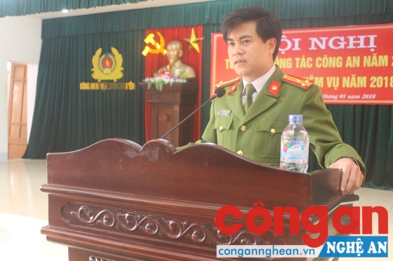 Đồng chí Thượng tá Nguyễn Đức Hải, Phó Giám đốc Công an tỉnh biểu dương những kết quả Công an huyện Hưng Nguyên đã đạt được trong năm 2017