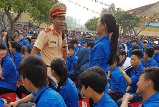 Công an huyện Nghi Lộc tuyên truyền, phổ biến Luật Giao thông đường bộ cho học sinh THPT