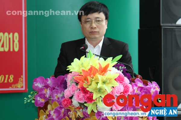 Đồng chí Bùi Đình Long, Tỉnh ủy viên, Bí thư Huyện ủy phát biểu chỉ đạo tại Hội nghị