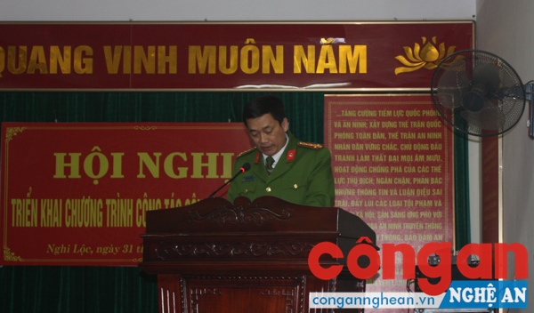 Đồng chí Đại tá Nguyễn Mạnh Hùng - Phó Giám đốc Công an tỉnh dự và phát biểu tại Hội nghị