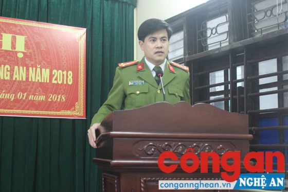 Thượng tá Nguyễn Đức Hải, Phó Giám đốc Công an tỉnh dự và phát biểu tại Hội nghị