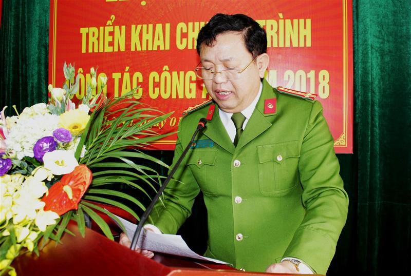 Đại tá Nguyễn Văn Đông, Trưởng phòng Cảnh sát QLHC về TTXH phát biểu tại Hội nghị.