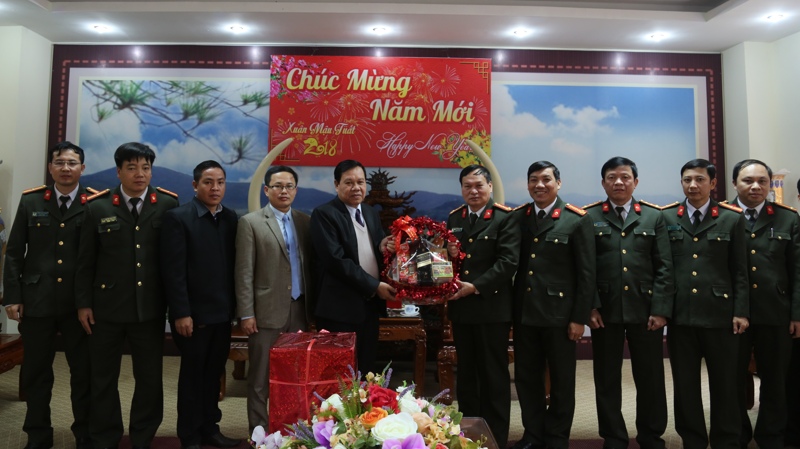Đồng chí Đại tá Thong Bay Lò Văn Xay, Giám đốc Công an tỉnh Bôlykhămxay nước bạn Lào chúc Tết Công an tỉnh Nghệ An
