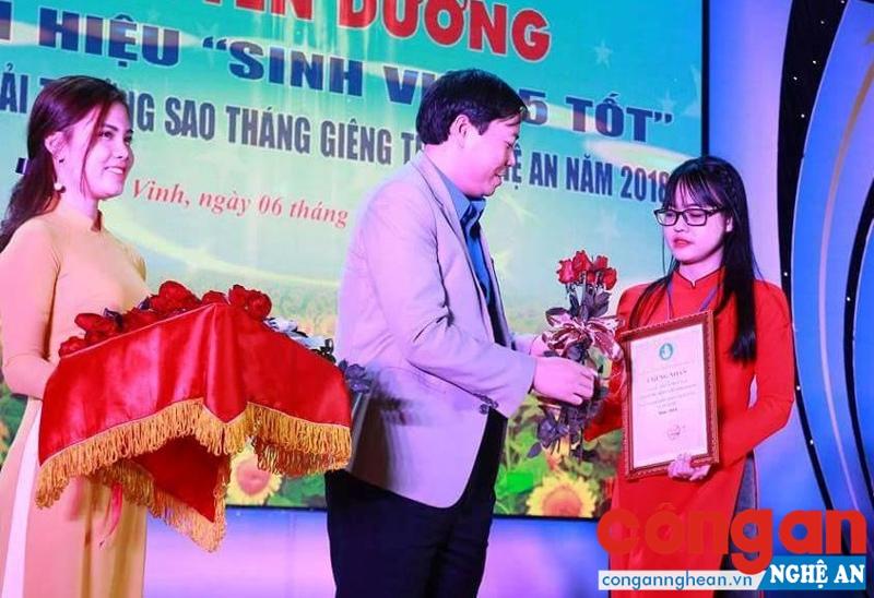Tôn Nữ Minh Ngọc vinh dự khi trở thành 1 trong 29 gương mặt sinh viên xuất sắc
