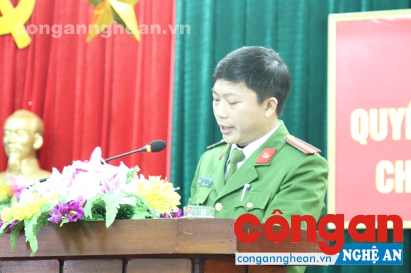 Thiếu tá Nguyễn Công Dung, Phó Giám thị Trại tạm giam Công an tỉnh phát biểu chỉ đạo tại buổi lễ
