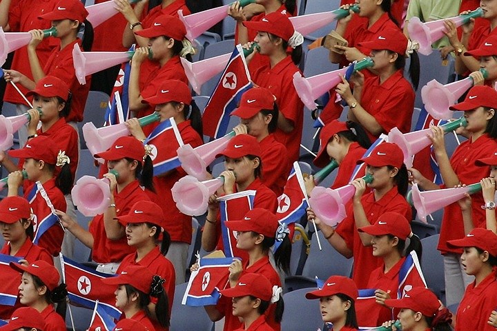 Đội cổ vũ Triều Tiên thổi kèn tại Giải Vô địch Điền kinh châu Á 2005. Phu nhân của nhà lãnh đạo Triều Tiên Kim Jong-un được cho là từng tham gia đội này.