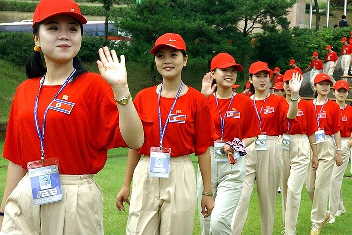 Các cô gái hoạt náo Triều Tiên thường trên 20 tuổi, nhưng cũng có những cô trẻ hơn thế.
